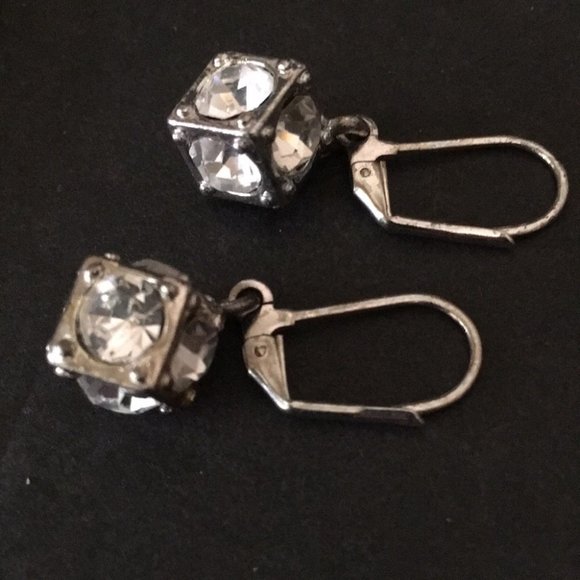 9 Sets of Fashion Earrings - Picture 5 of 12